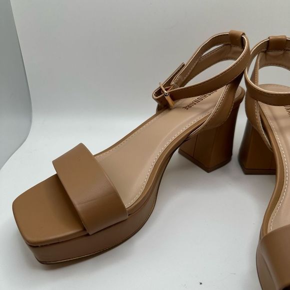 CUSHIONAIRE Women's platform dress sandal +Memory Foam 7 NUDE - Picture 7 of 7